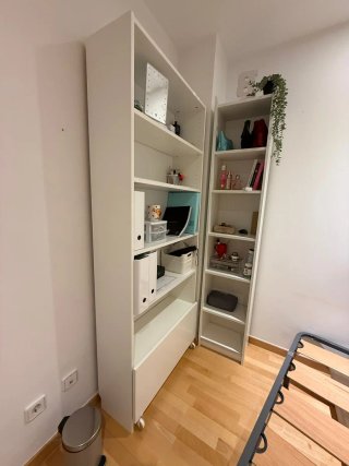 Estanterías blancas con cajones