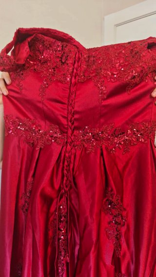 Vestido rojo con pedrería, vestido quince años