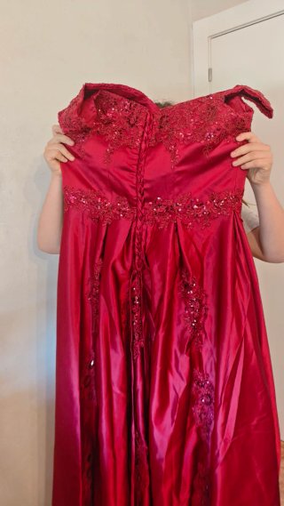 Vestido rojo con pedrería, vestido quince años