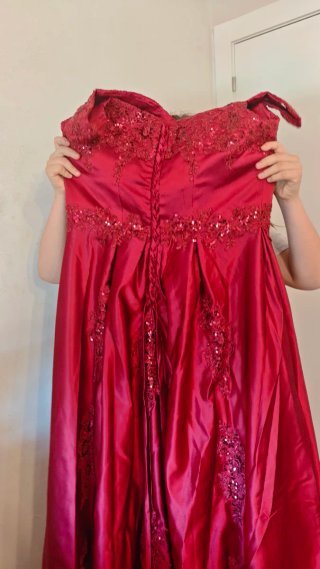 Vestido rojo con pedrería, vestido quince años