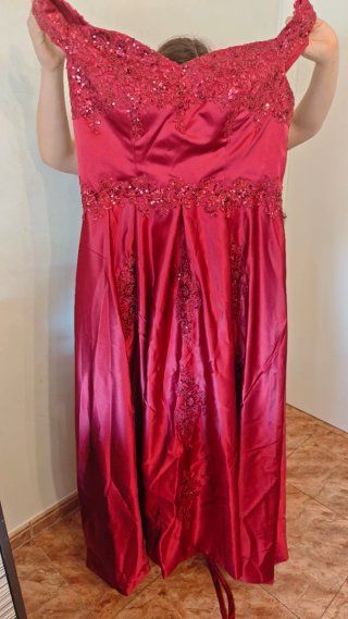 Vestido rojo con pedrería, vestido quince años
