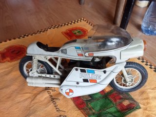 Moto de chapa policromada POLICE