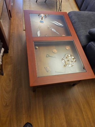 Mesa de centro de madera y cristal