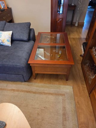 Mesa de centro de madera y cristal
