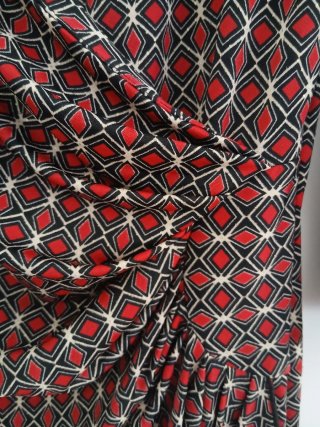 Vestido retro estampado lycra.  Manga 3/4