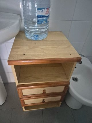 Cajonera pequeña de madera