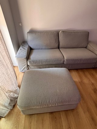 Sofá 3 plazas y reposapiés gris