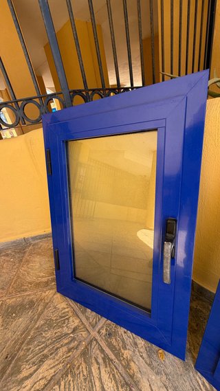 VENDO 2 VENTANAS AZULES ABATIBLES