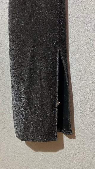 Vestido plateado con abertura