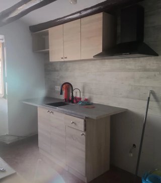 Cocina completa negra y plateada