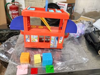 - Peppa Pig figura juguete autobús fiesta