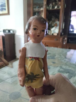 Muñeca antigua cartón piedra