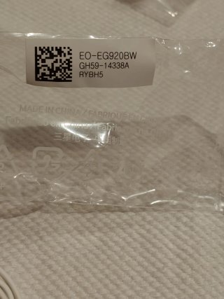 Cuffie Samsung EO-EG920BW nuove con custodia