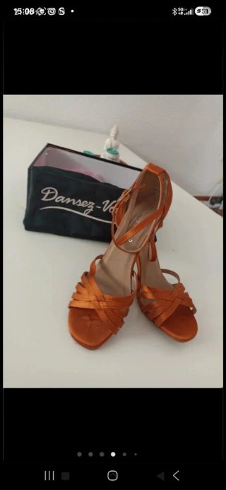 Zapatos de salón naranjas
