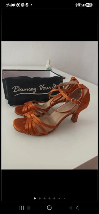 Zapatos de salón naranjas
