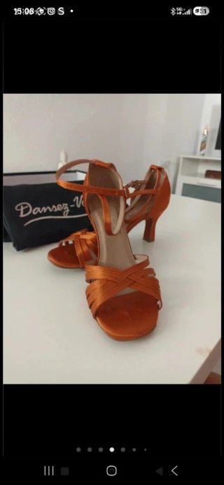 Zapatos de salón naranjas
