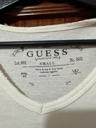 Camiseta Guess Talla S Estampado Triángulo