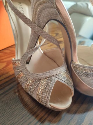 Zapatos tacón dorado y plateado PACOMEN by MENBUR