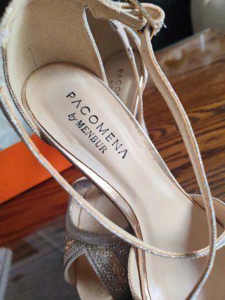 Zapatos tacón dorado y plateado PACOMEN by MENBUR