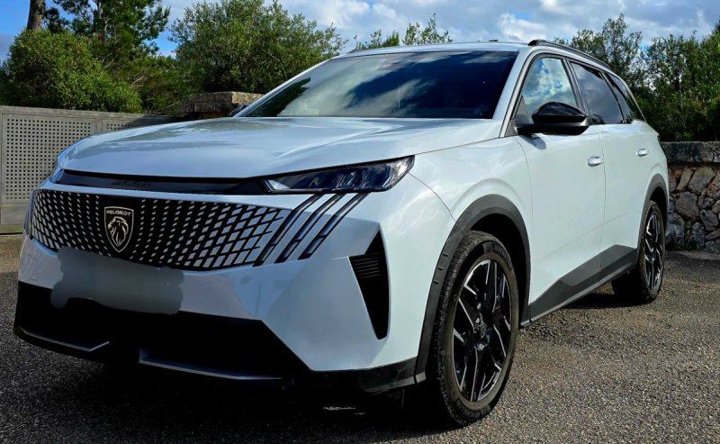 Peugeot 5008 allure hybrid - foto 1