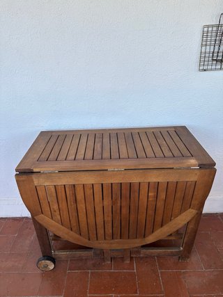 Mesa de terraza plegable de madera