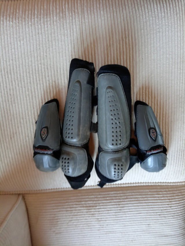 Rodilleras SixSixOne y Coderas Troy Lee