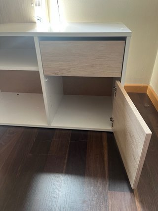 Escritorio moderno blanco y madera