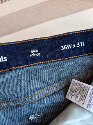 Pantalón vaquero Amazon Essentials azul