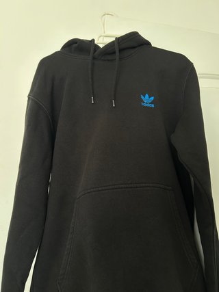 Sudadera Adidas Negra con Logo Azul hombre