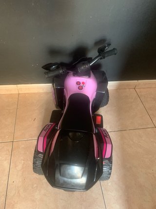 Quad  eléctrico rosa