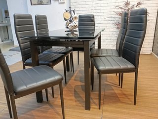 Mesa "Extensible" + `6 ́ Sillas Negras. ECONÓMICA