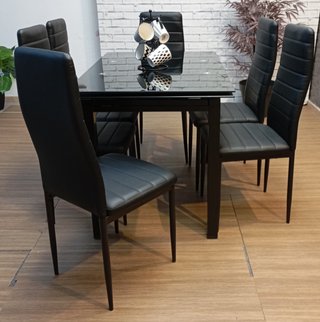 Mesa "Extensible" + `6 ́ Sillas Negras. ECONÓMICA