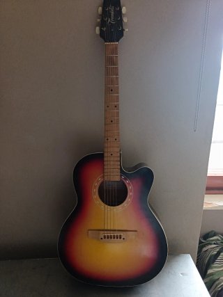 Chitarra folk acustica Tremola