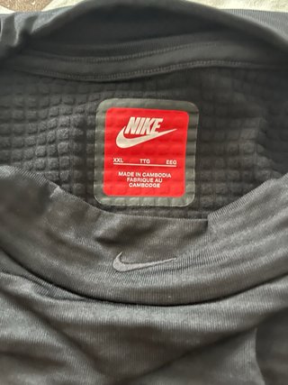 Camiseta Nike Tech manga larga original.Sin uso