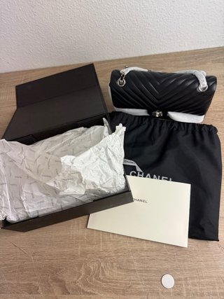 Borsa a mano Chanel nera Chevron