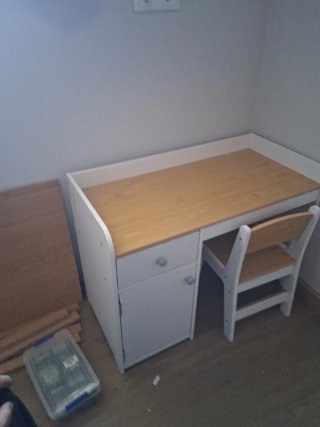 Escritorio infantil con silla