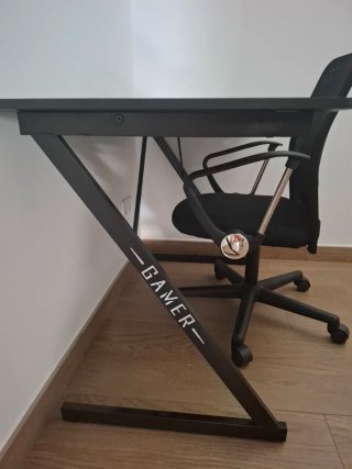 Mesa Gamer Negra + Silla Oficina Ubicación Calonge