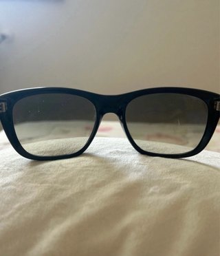 Occhiali da sole Ray-Ban neri e grigi