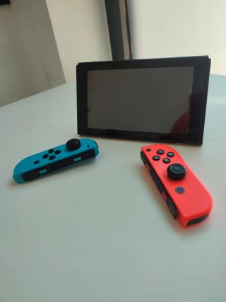 Consola Nintendo Switch V1 Azul/Rojo + Mando Pro