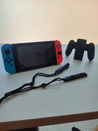 Consola Nintendo Switch V1 Azul/Rojo + Mando Pro