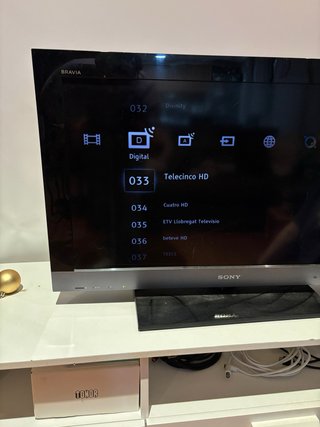 TV Sony Bravia Negra y Plateada