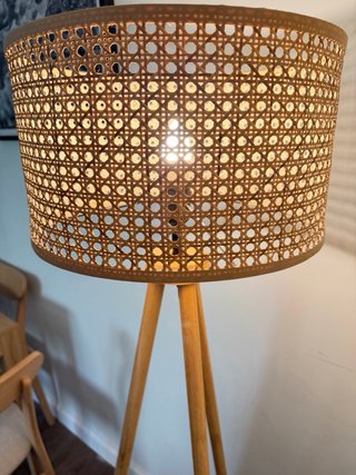 Lámpara de pie ratán y madera