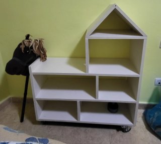 Casita de madera para muñecas