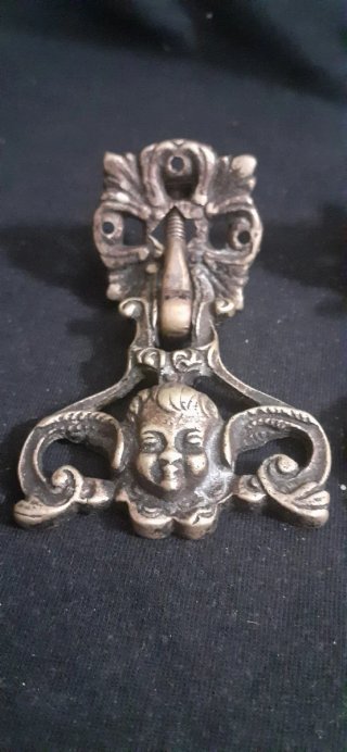 2 Tiradores antiguos de bronce.