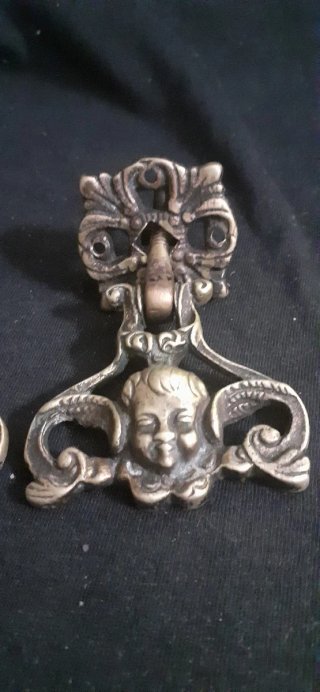 2 Tiradores antiguos de bronce.