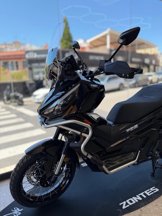 Zontes 368G MY 2026 Maxi Scooter Negra