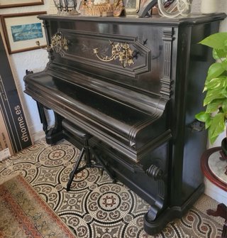 Piano antiguo Estela - Casa Bernareggi.