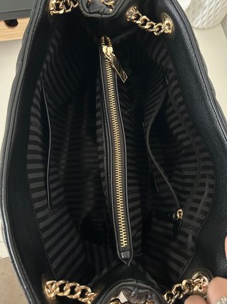 Bolso Negro Victoria's Secret Dorado
