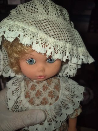 Muñeca antigua estilo años 60