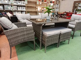 Sofa + Mesa + 2 Sillones + 2 pufs Ratan